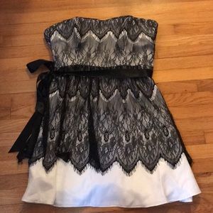 Beautiful strapless dress!